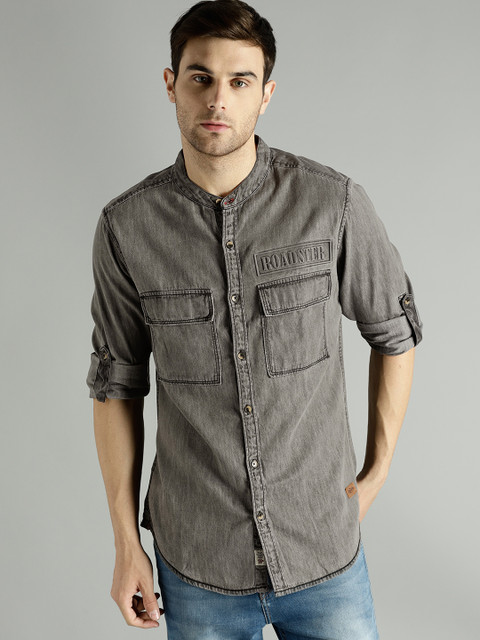 

Roadster Men Charcoal Grey Regular Fit Solid Casual Shirt