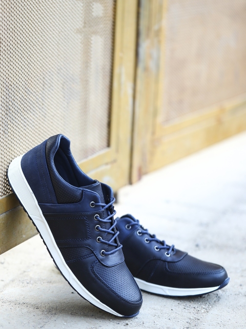

LOCOMOTIVE Men Navy Blue Sneakers