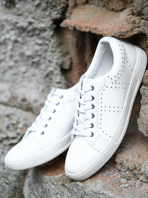 

LOCOMOTIVE Men White Sneakers