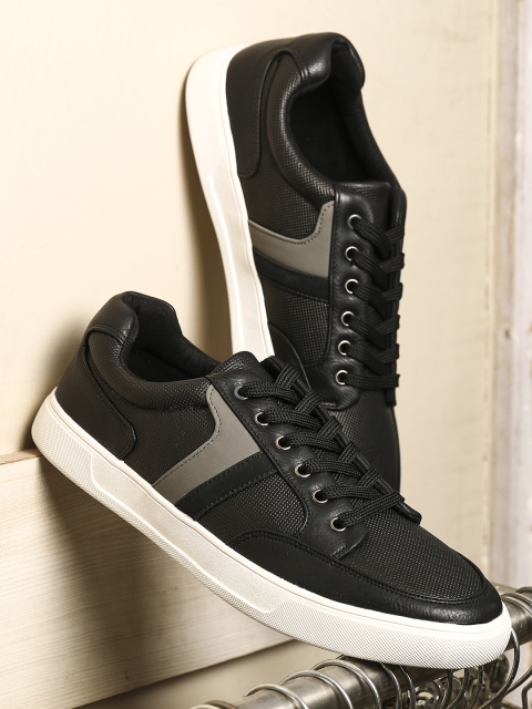 

LOCOMOTIVE Men Black Sneakers