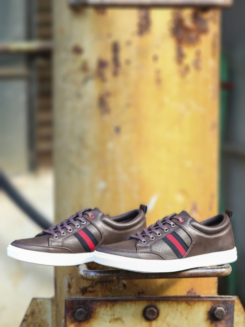 

LOCOMOTIVE Men Brown Sneakers