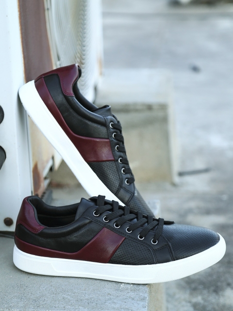 

LOCOMOTIVE Men Black Sneakers