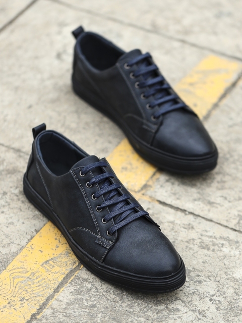 

LOCOMOTIVE Men Black Sneakers