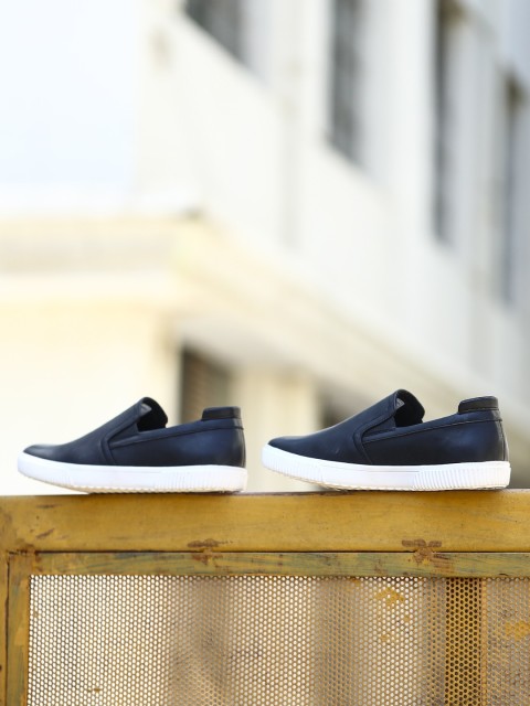 

LOCOMOTIVE Men Black Slip-On Sneakers