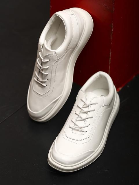 

LOCOMOTIVE Men White Sneakers