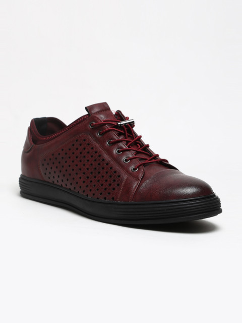 

LOCOMOTIVE Men Maroon Sneakers