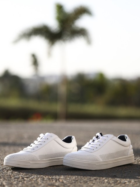 

LOCOMOTIVE Men White Sneakers