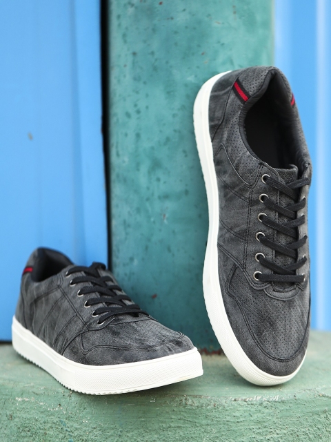 

LOCOMOTIVE Men Grey Sneakers