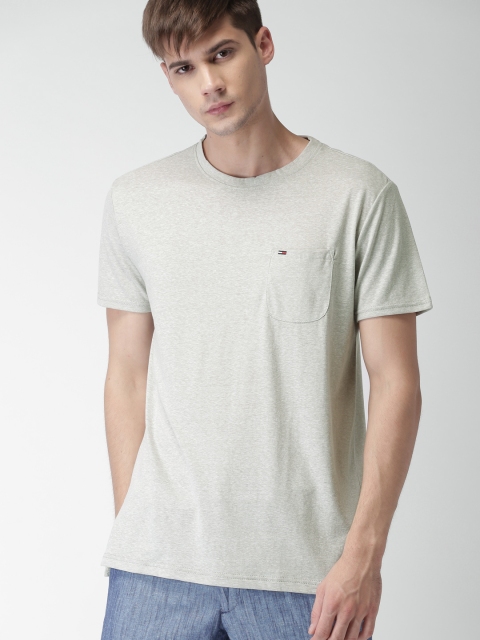 

Tommy Hilfiger Men Grey Solid Round Neck T-shirt