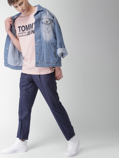 

Tommy Hilfiger Men Pink Solid Round Neck T-shirt