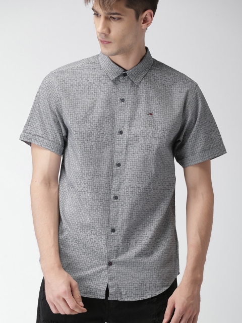 

Tommy Hilfiger Men Navy & White Regular Fit Printed Casual Shirt, Navy blue