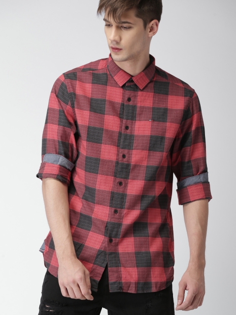 

Tommy Hilfiger Men Red & Grey Original Regular Fit Checked Casual Shirt