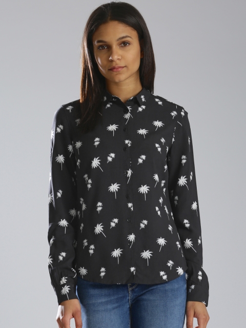 

Levis Women Black Slim Fit Printed Casual Shirt