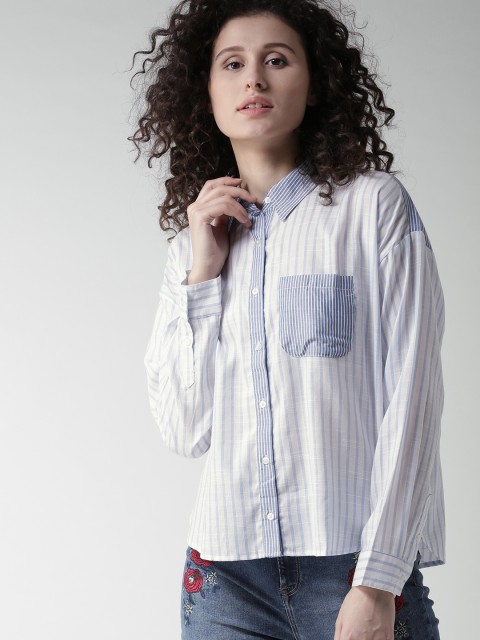 

FOREVER 21 Women White & Blue Regular Fit Striped Casual Shirt