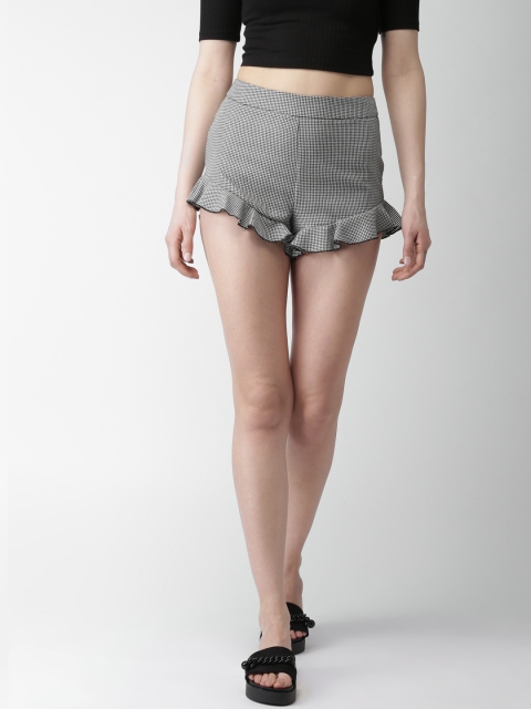 

FOREVER 21 Women White & Black Checked Regular Fit Hot Pants