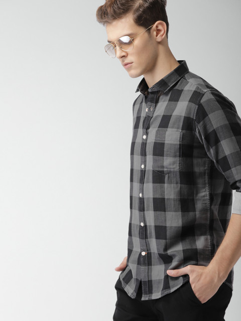 

Mast & Harbour Men Charcoal & Black Slim Fit Checked Casual Shirt
