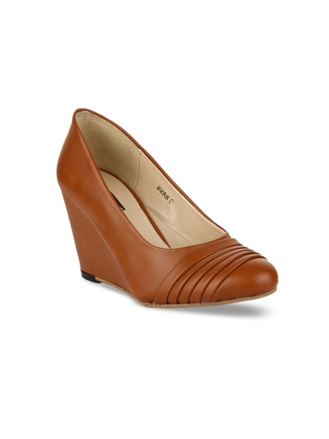 

Bruno Manetti Women Tan Solid Pumps