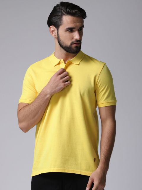 

True Blue Men Yellow Solid Polo T-shirt