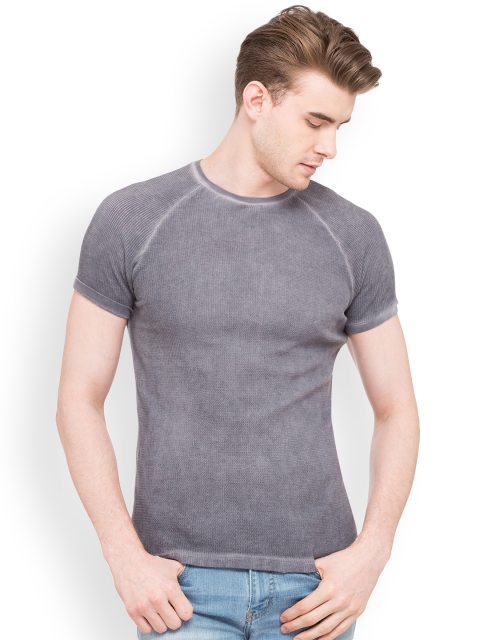 

Globus Men Grey Solid Round Neck T-shirt