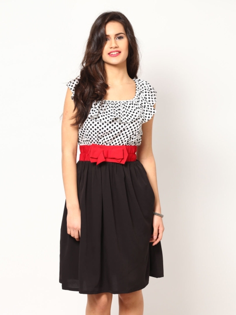 

Eavan Black & White Printed Fit & Flare Dress