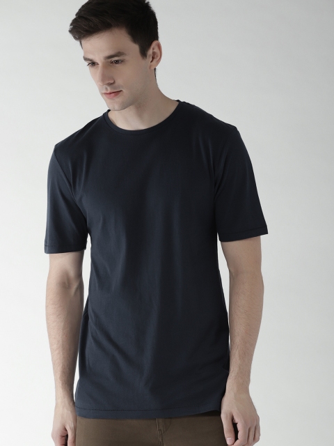 

Mast & Harbour Men Navy Blue Solid Round Neck T-shirt