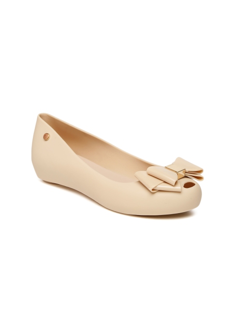 

Tresmode Women Beige Solid Ballerinas
