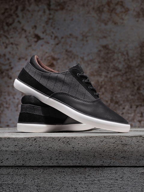 

Roadster Men Black Sneakers