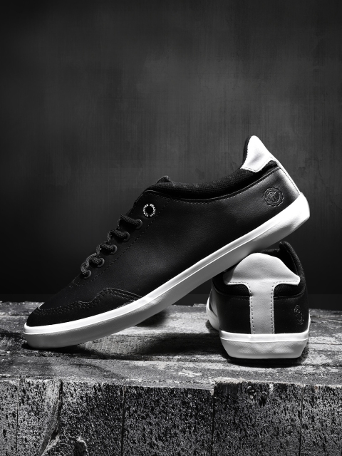 

Roadster Men Black Sneakers