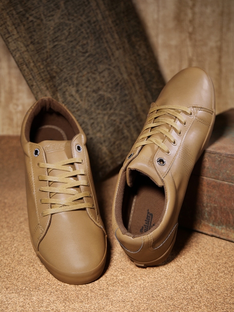 

Roadster Men Tan Brown Sneakers