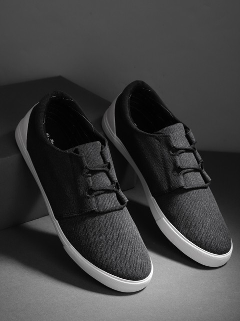 

Roadster Men Black Sneakers