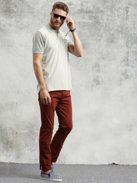 

Breakbounce Men Off-White Solid Polo Collar T-shirt