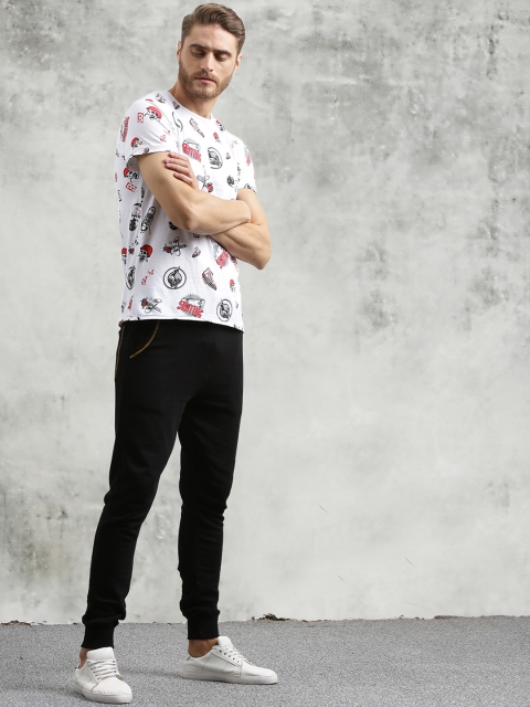 

Breakbounce Men White Printed Round Neck T-shirt