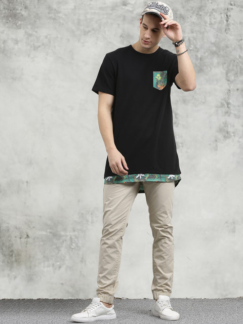 

Breakbounce Men Black Solid Round Neck T-shirt