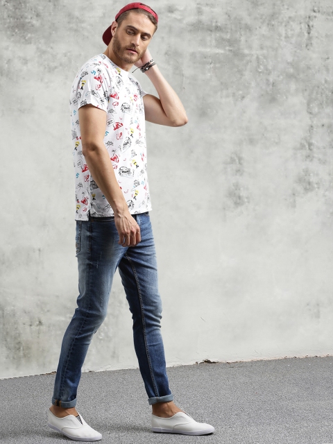 

Breakbounce Men White Printed Round Neck T-shirt
