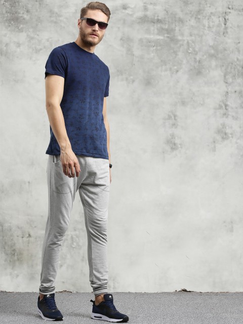 

Breakbounce Men Navy Blue Printed Round Neck T-shirt