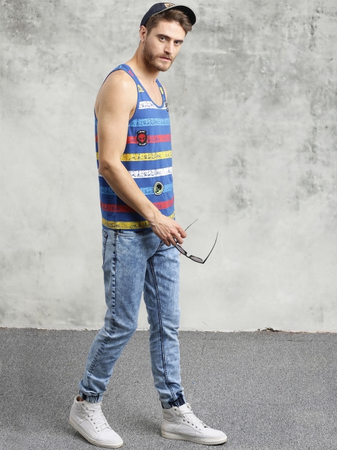 

Breakbounce Men Blue Striped Scoop Neck T-shirt