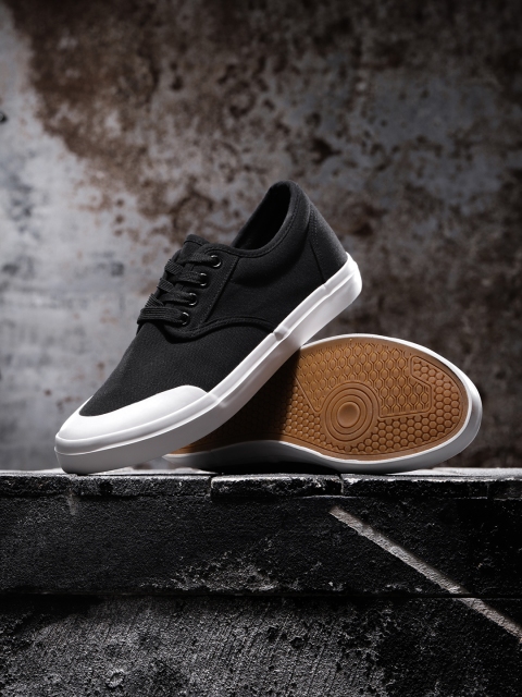 

Roadster Men Black Sneakers