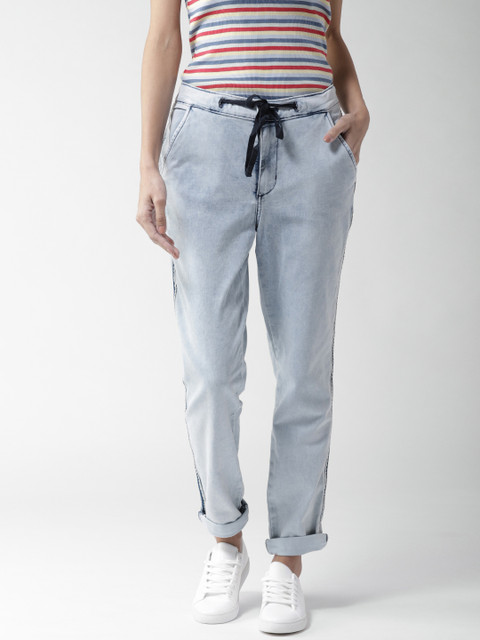 

Levis Women Blue Knotted Taper Fit Mid-Rise Clean Look Stretchable Jeans