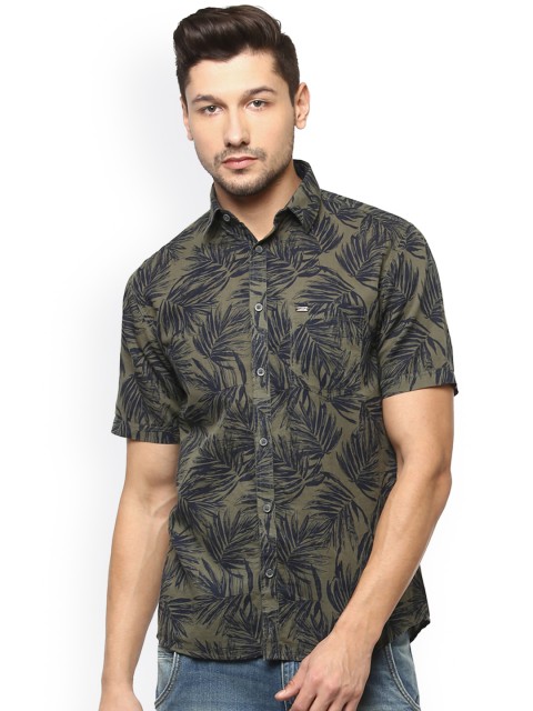 

Crimsoune Club Men Green Linen Standard Slim Fit Printed Casual Shirt