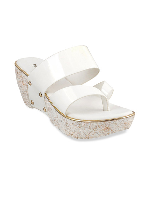 

Metro Women White Solid Sandals