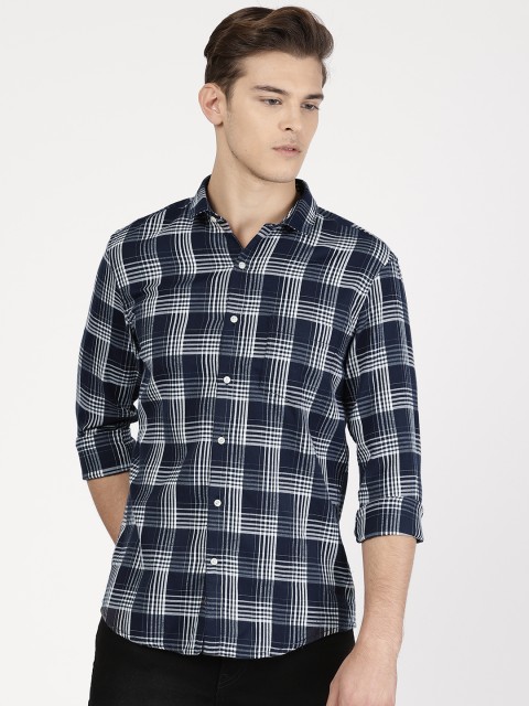 

ether Men Navy Blue & White Slim Fit Checked Casual Shirt