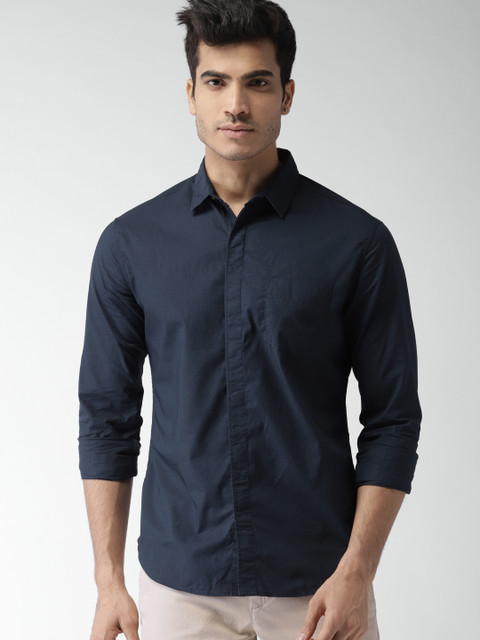 

Levis Men Blue Slim Fit Solid Casual Shirt