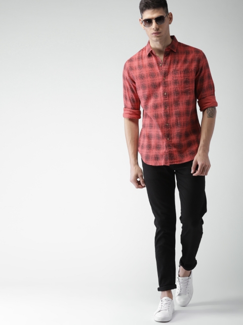 

Levis Men Red Slim Fit Checked Casual Shirt