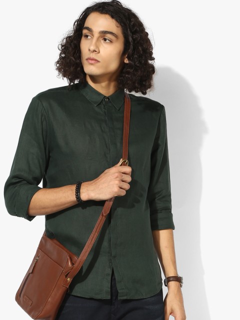 

Levis Men Green Regular Fit Solid Casual Shirt