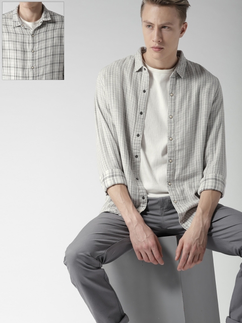 

Levis Men Off-White & Black Regular Fit Checked Reversible Casual Shirt
