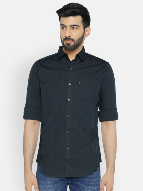 

Levis Men Blue Regular Fit Checked Casual Shirt