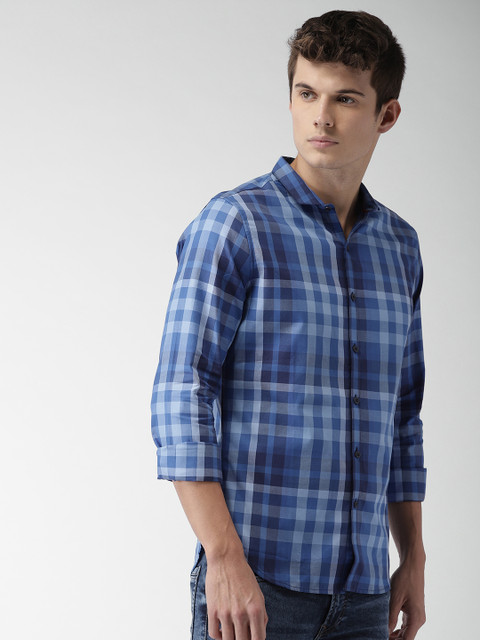 

Levis Men Blue Regular Fit Checked Casual Shirt