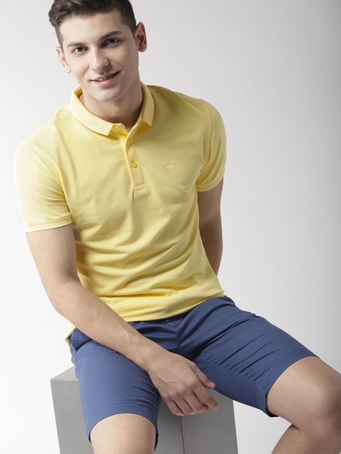 

Levis Men Yellow Solid Polo Collar T-shirt