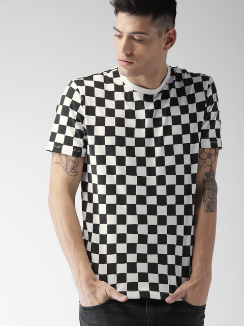 

Levis Men Black & White Checked Round Neck T-shirt