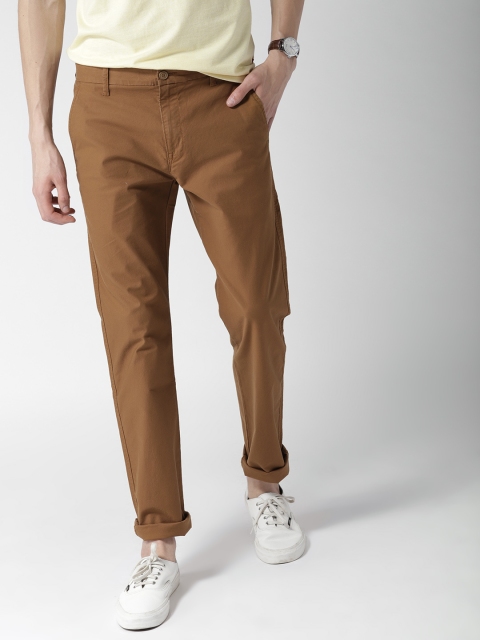

Levis Men Brown Regular Fit Solid Chinos